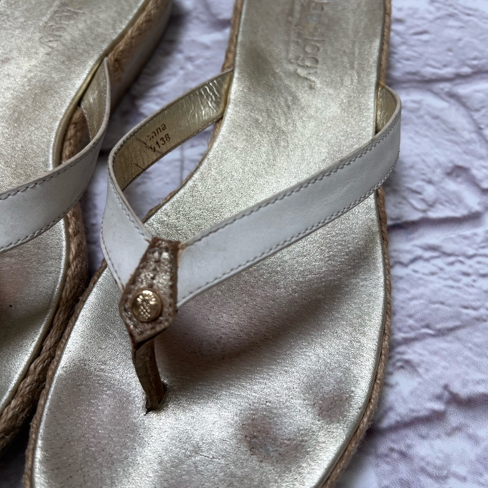 Tommy Bahama white & gold flip flops relaxology - Picture 1 of 6